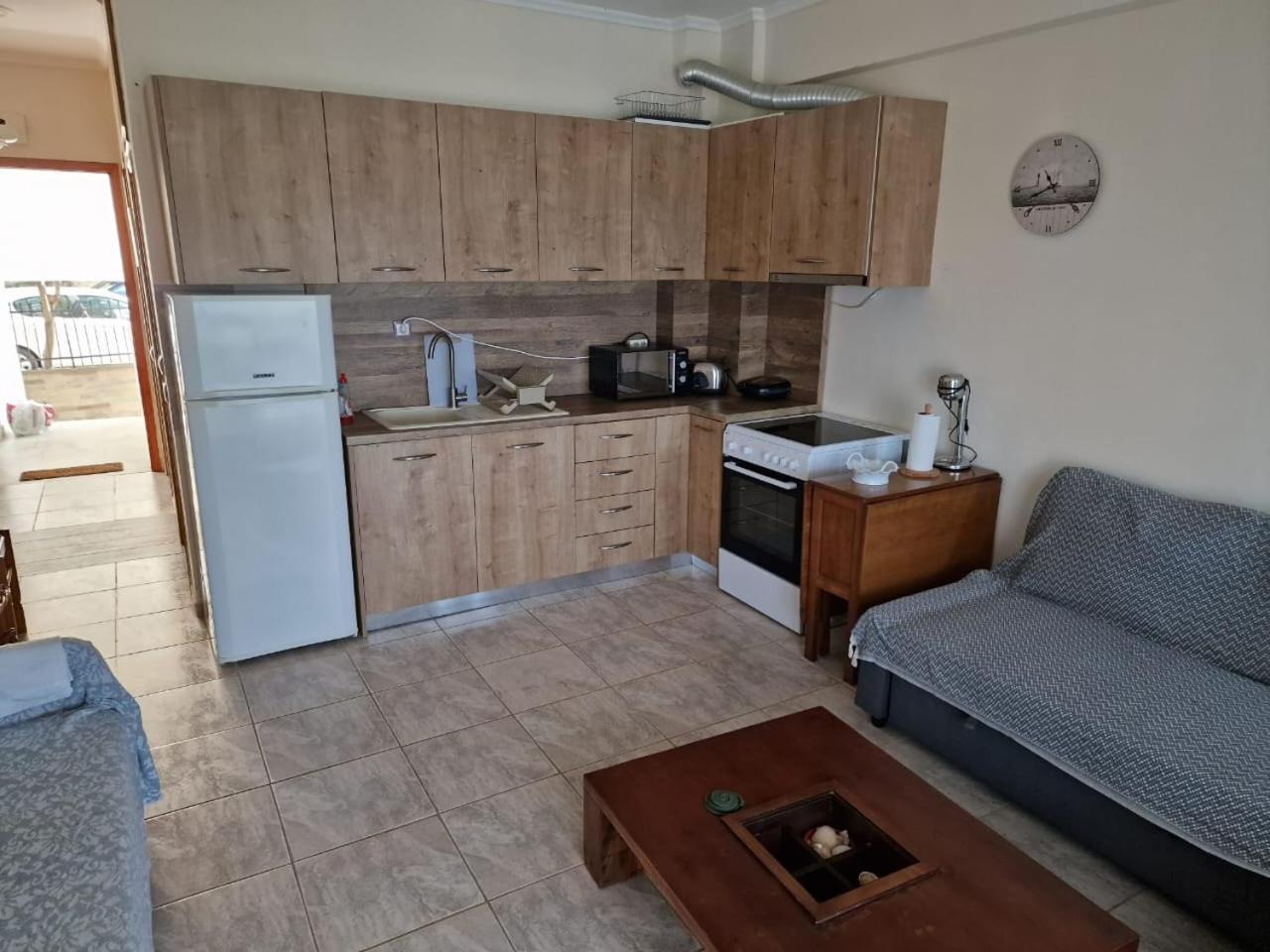 Kyana Big Blue Apartments อาเกีย ปาราสเควิ ภายนอก รูปภาพ